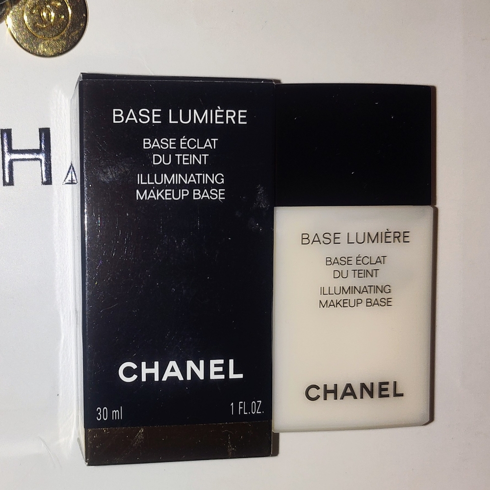 CHANEL Base Lumière Makeup Base